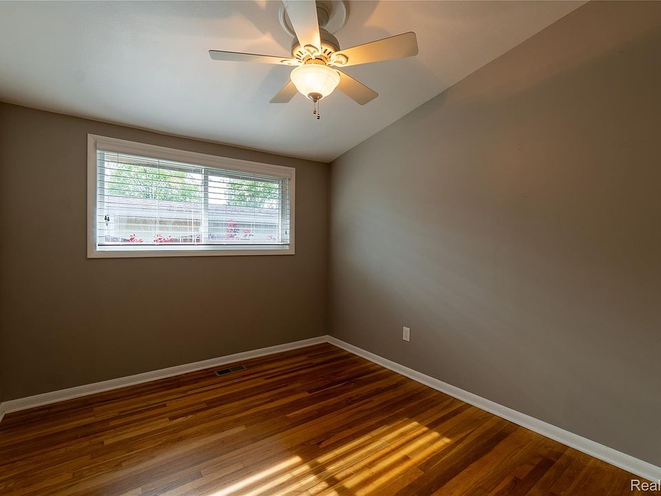 21512 Briarcliff St, photo 15