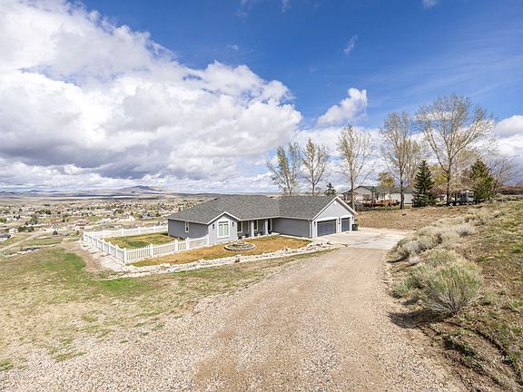 3rd image of 277 Blakeland Dr