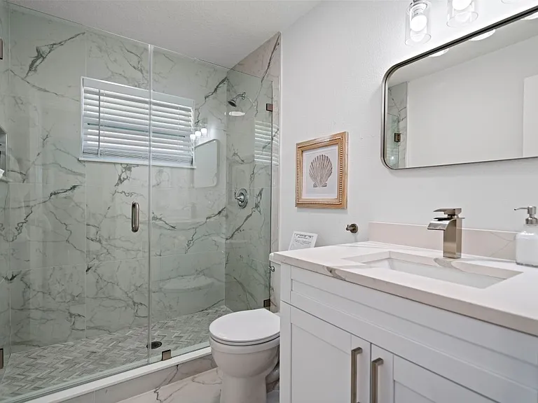 636 Lake Palms Dr #B — Photo 2