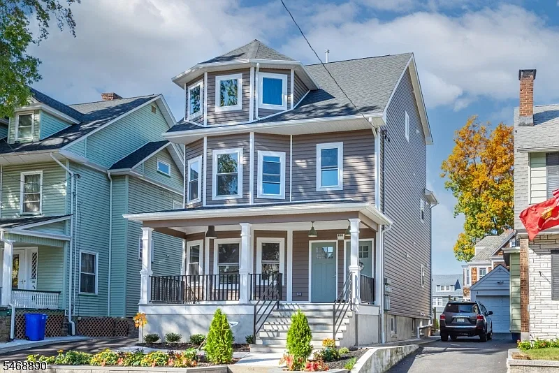 2 bed, 1.0 bath, $2,200 — Photo 1