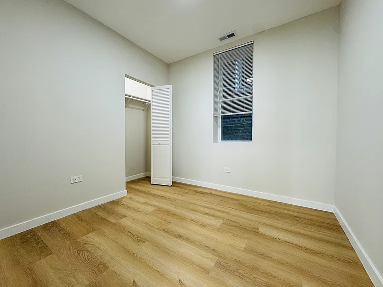 833 W 35th Pl #1R — Photo 11