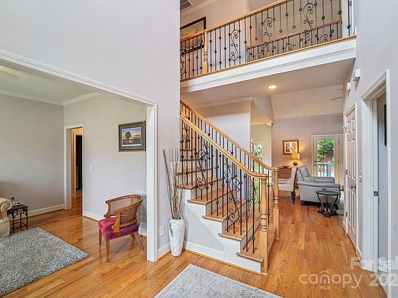 4th image of 1673 Essex Hall Dr