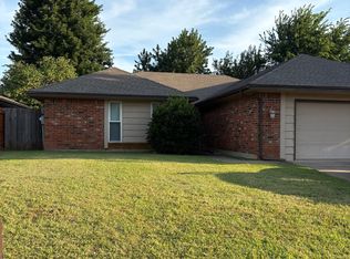2800 Fairfield Dr, Edmond, OK 73012