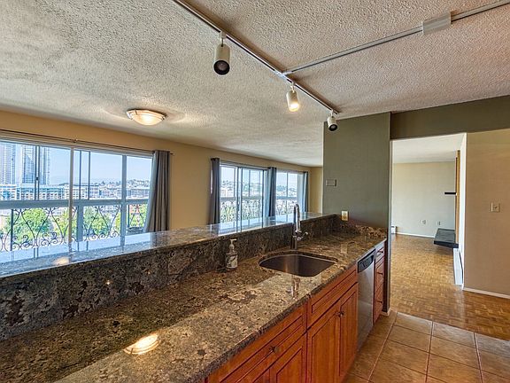 5th image of 1740 Melrose Ave Unit 801