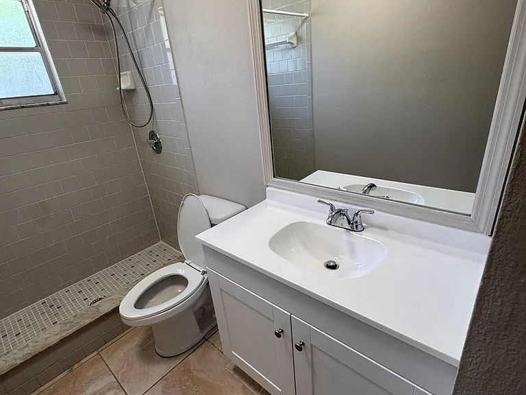 7504 N Thatcher Ave — Photo 22