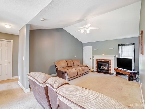 3rd image of 103 Falling Leaf Ln