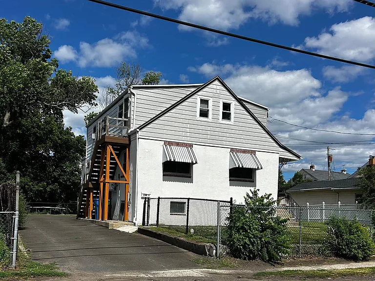 513 Cedar Ave — Photo 1