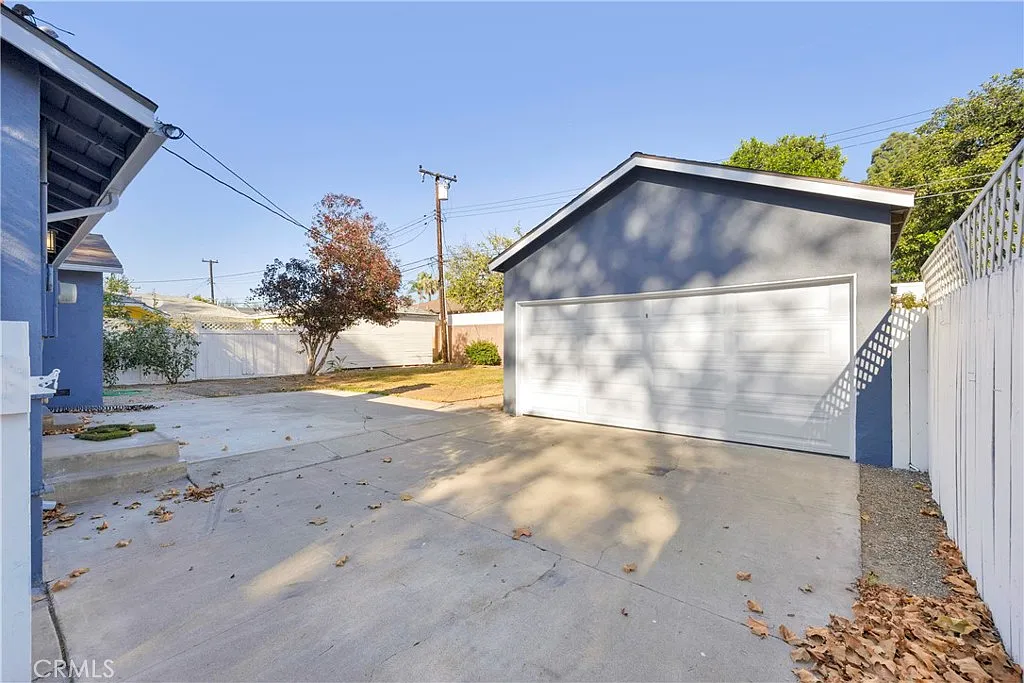 3 bed, 1.5 bath, 1148 sqft, $3,950 — Photo 4