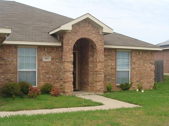 2nd image of 904 Joshua Dr
