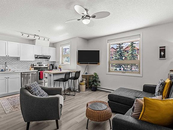 4th image of 186 SW Kananaskis Way #1