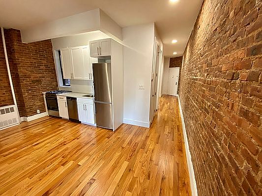 5th image of 331 E 6th St #2