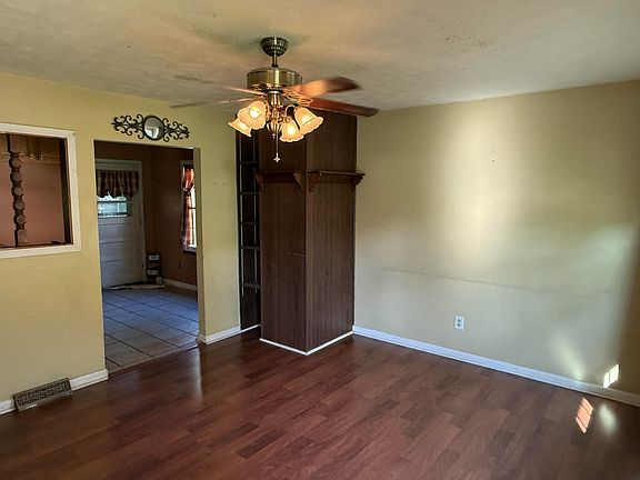 3rd image of 511 Pinewood Dr