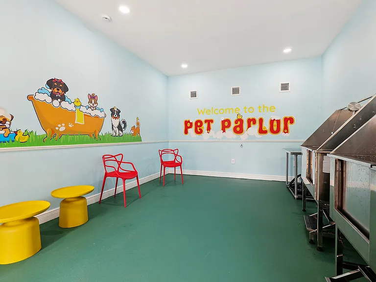 Pamper your Pup at the Pet Parlor