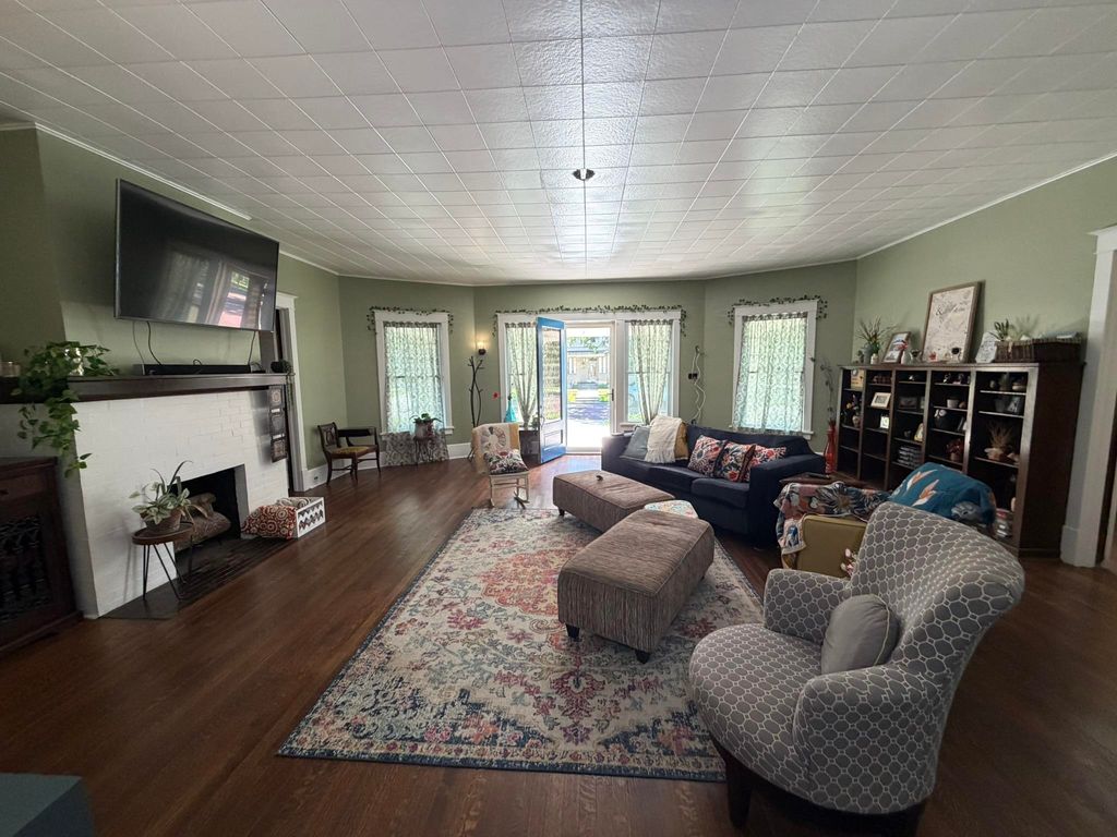 724 State St, Larned, KS - View 6