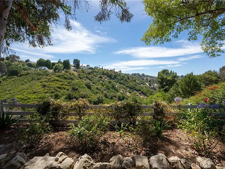 12 Martingale Dr — Photo 3
