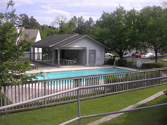 5th image of 100 Brighton Hill Cir Unit A