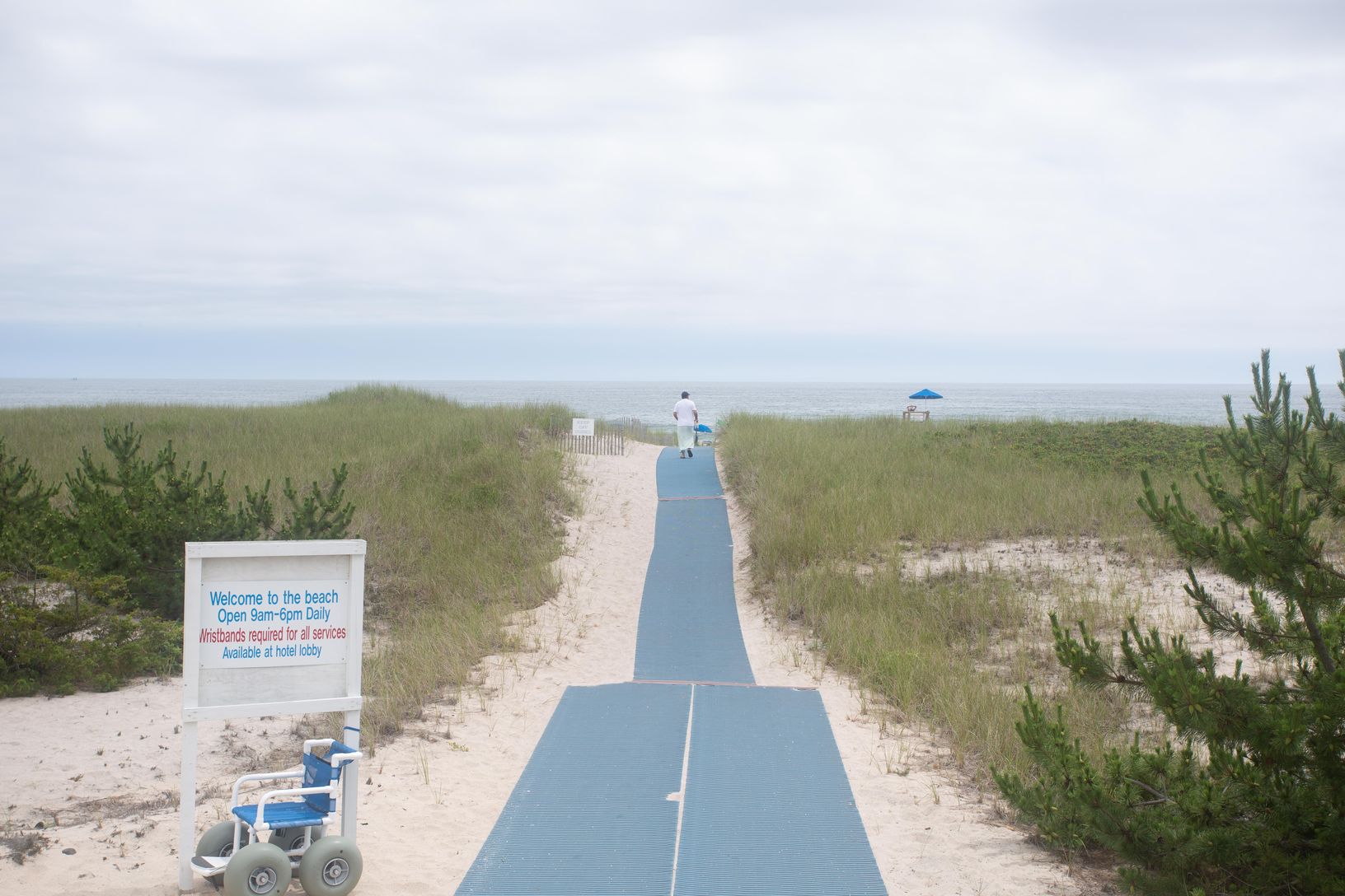  Walk way to beach