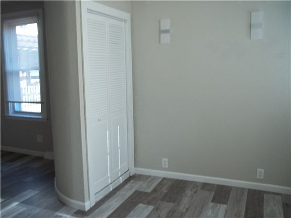 5th image of 3840 Baytree St