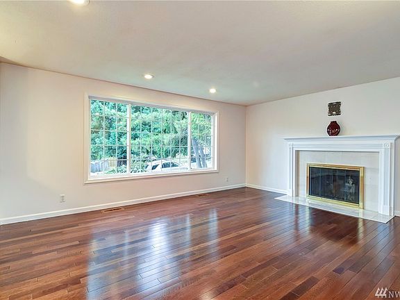 3rd image of 12411 NE 4th Pl