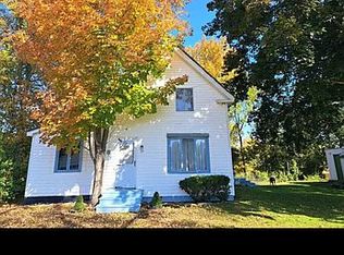 19 Boyd St, Mattawamkeag, ME 04459