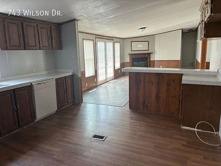 743 E Wilson Dr — Photo 23