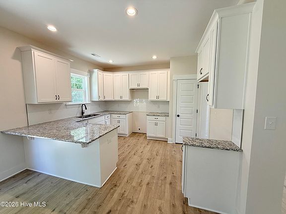 5th image of 316 Hawks Bluff Drive