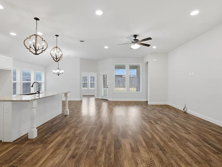 3523 Charleston Dr — Photo 3