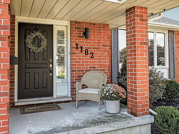 3rd image of 1182 Sprucedale Rd