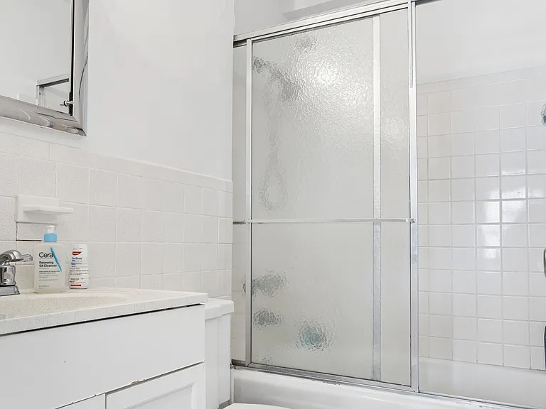 155 E 34th St #9V — Photo 5