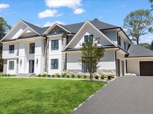 11 Ingold Dr, Dix Hills, NY 11746