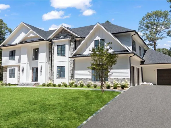 11 Ingold Drive, Dix Hills, NY 11746