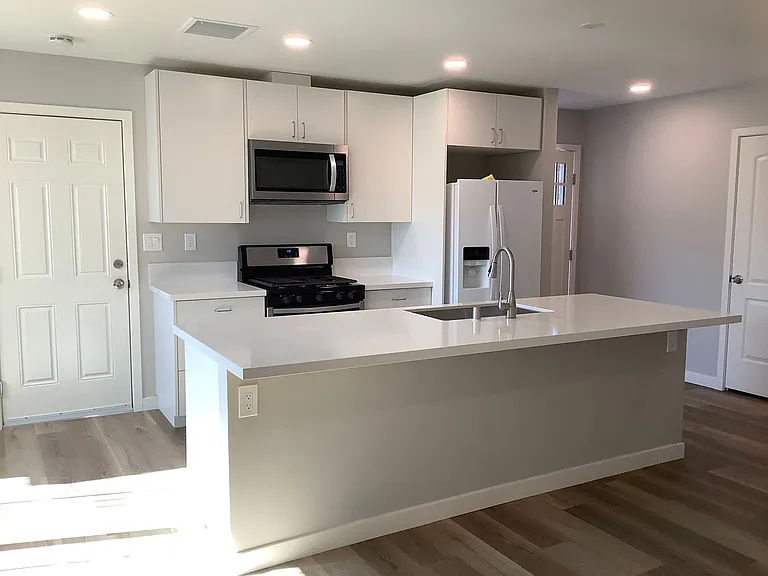 7455 Baltic St — Photo 1