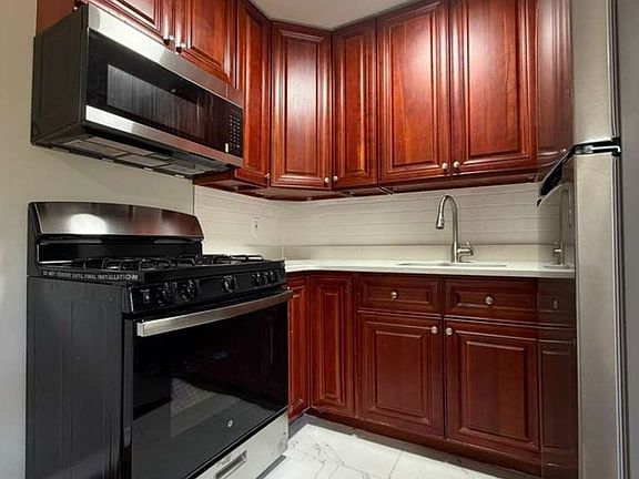 2nd image of 346 Franklin Pl APT 12