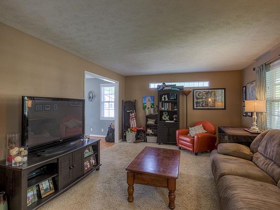 3rd image of 1101 W Harvest Dr