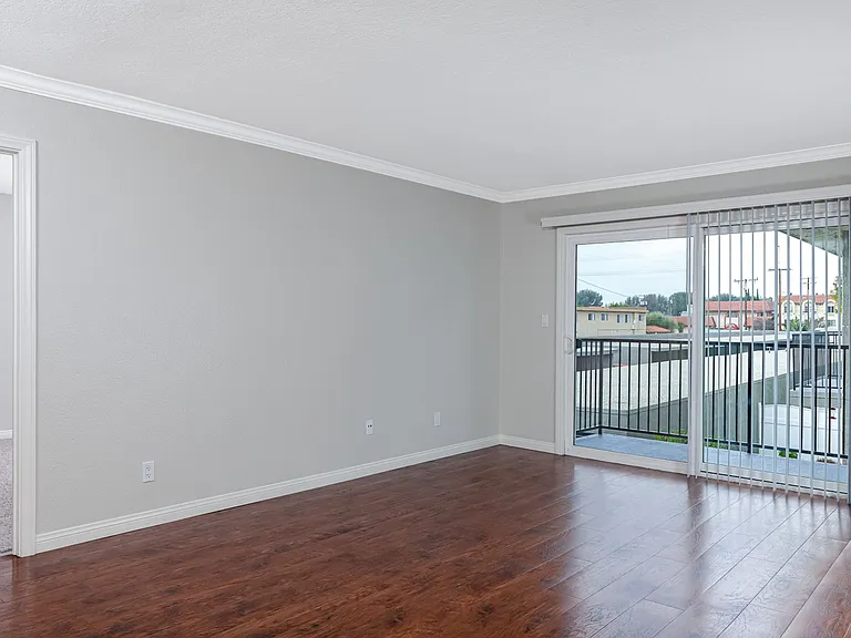 Beachwood Apartments — Photo 29