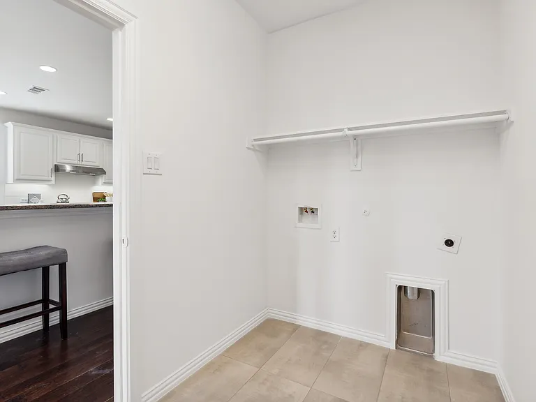 5637 Belton Ln — Photo 12