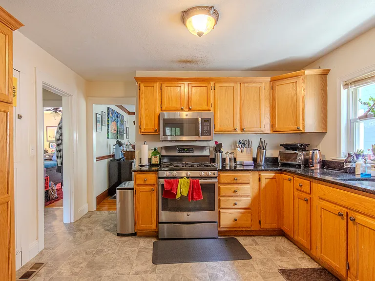 78 Governor Winthrop Rd — Photo 8