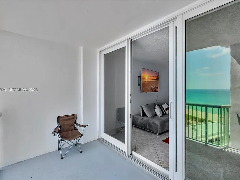 5401 Collins Ave #1126 — Photo 34