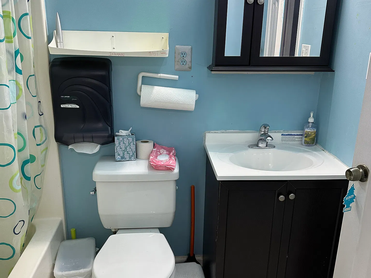 4 bed, 1100 sqft, $2,715 — Photo 3