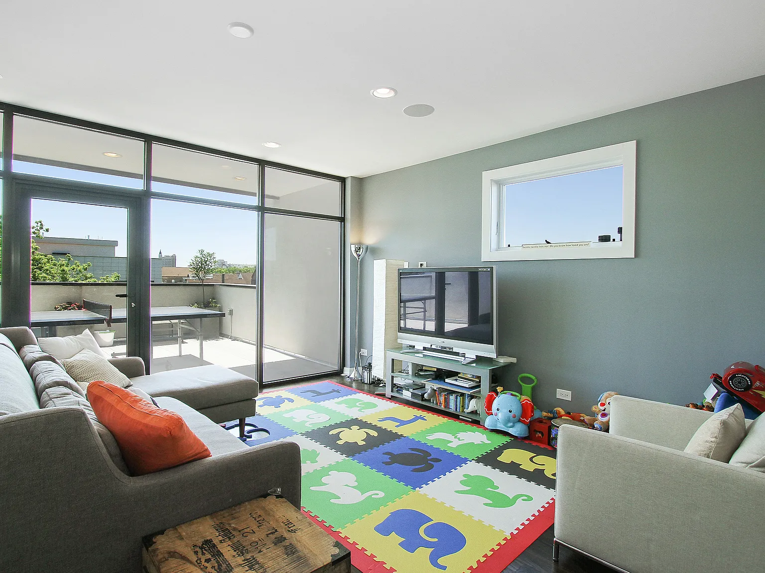 3 bed, 2000 sqft, $6,250 — Photo 2