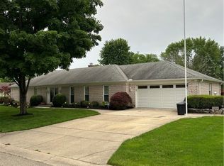 1050 Hyde Park Dr, Dayton, OH 45429