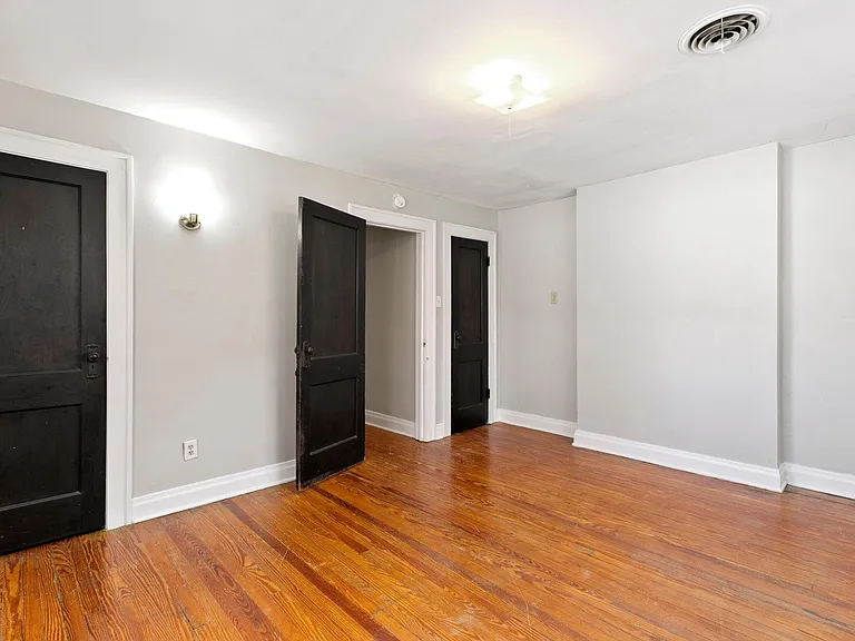 5607 Broadway St — Photo 24