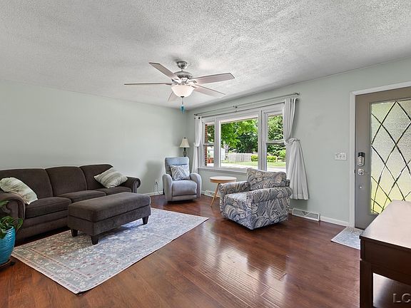 2nd image of 1112 Jane St