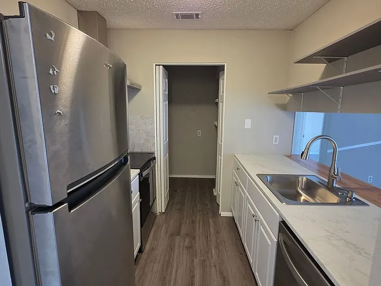 207 Weddell St #1B — Photo 4