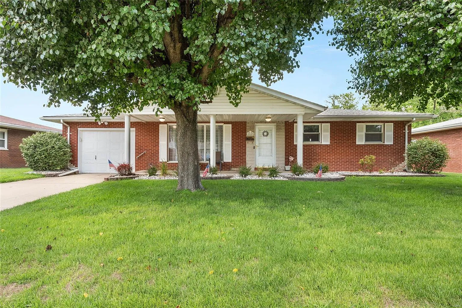 2525 Ivy Ln photo 1