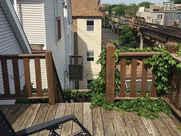 1126 W Roscoe St — Photo 25
