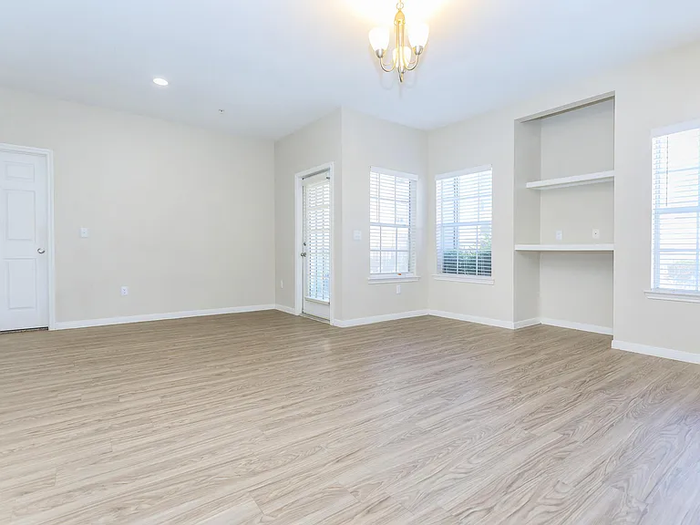 Residence at Westchase — Photo 48