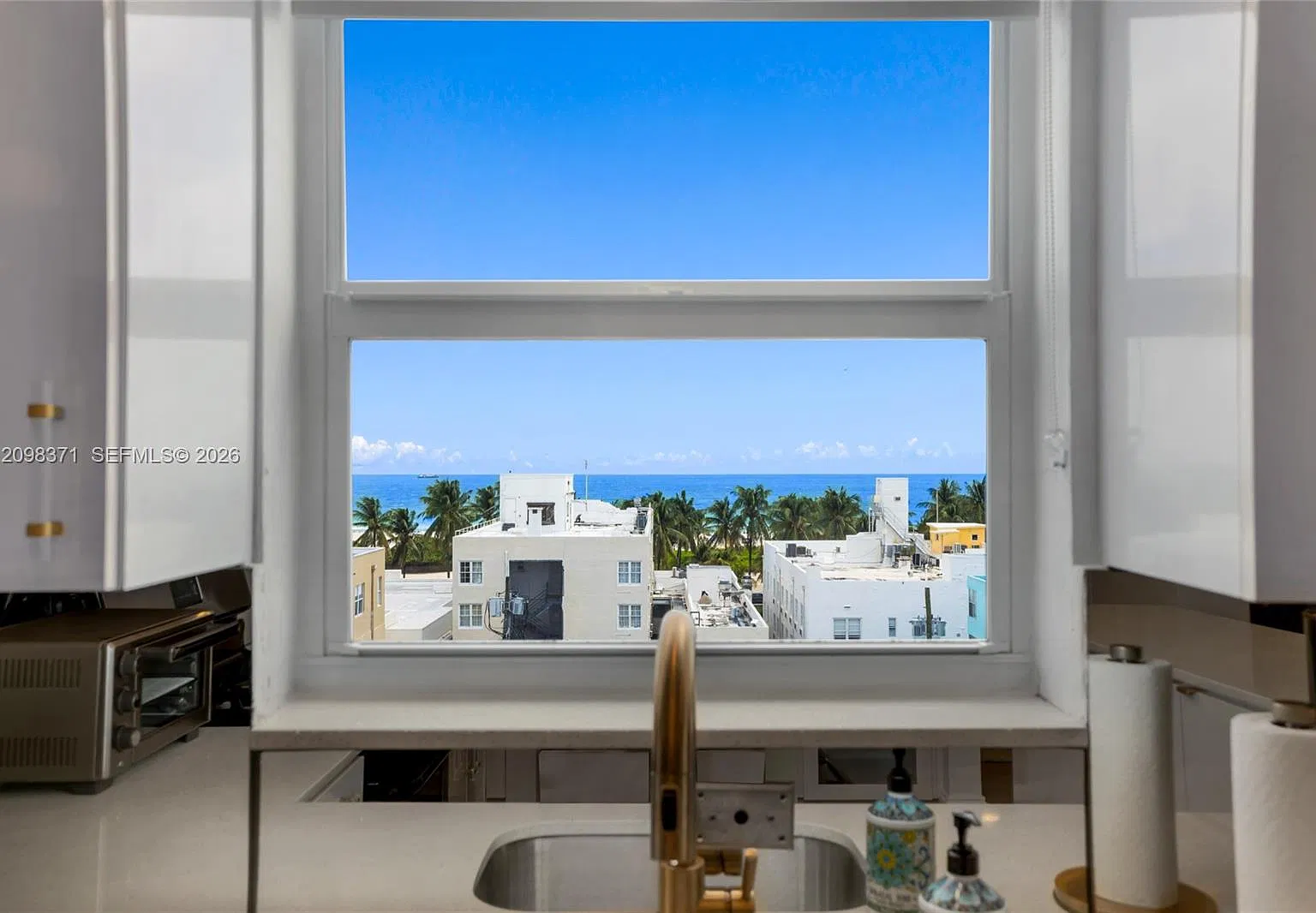 Collins Towers Condo — Photo 2