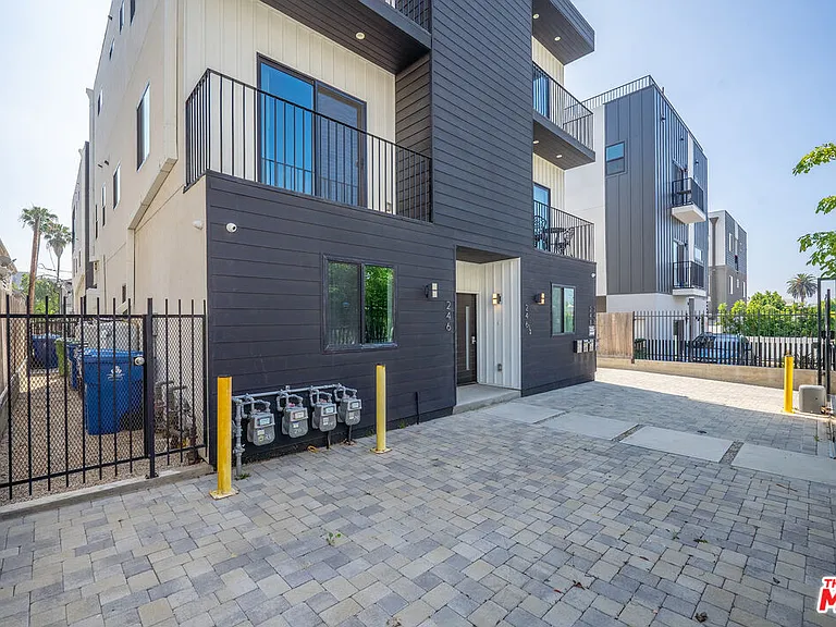 246 N Dillon St #1/2 — Photo 5