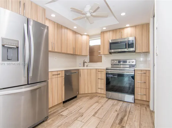 8900 Washington Blvd APT 117, Pembroke Pines, FL 33025